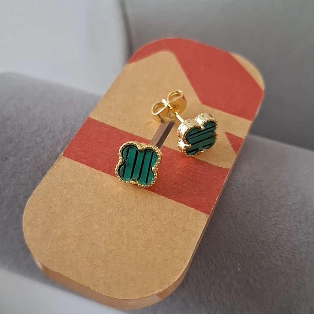 Green four leafs stud earrings